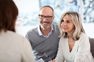 Foto Willkommen auf unserem Immobilien-Blog, Ihrem umfassenden Ratgeber für alle Themen rund um Immobilien in Mönchengladbach und am Niederrhein. Hier erfahren Sie alles Wissenswerte über den Immobilienmarkt, professionelle Dienstleistungen von Immobilienmaklern und die einzigartigen Reize unserer Region.