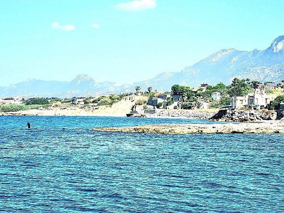 Foto Nordzypern bietet Immobilienk�ufern viele attraktive Gebiete wie Kyrenia (Girne), Famagusta, Iskele, Esentepe, Alsancak und Bellapais, jede mit ihren eigenen Vorz�gen. Die Beliebtheit eines Gebiets h�ngt oft von den individuellen Pr�ferenzen der K�ufer ab, einschlie�lich der N�he zum Meer, der Verf�gbarkeit von Annehmlichkeiten, der Natursch�nheit, der Ruhe und der potenziellen Wertsteigerung. <br>