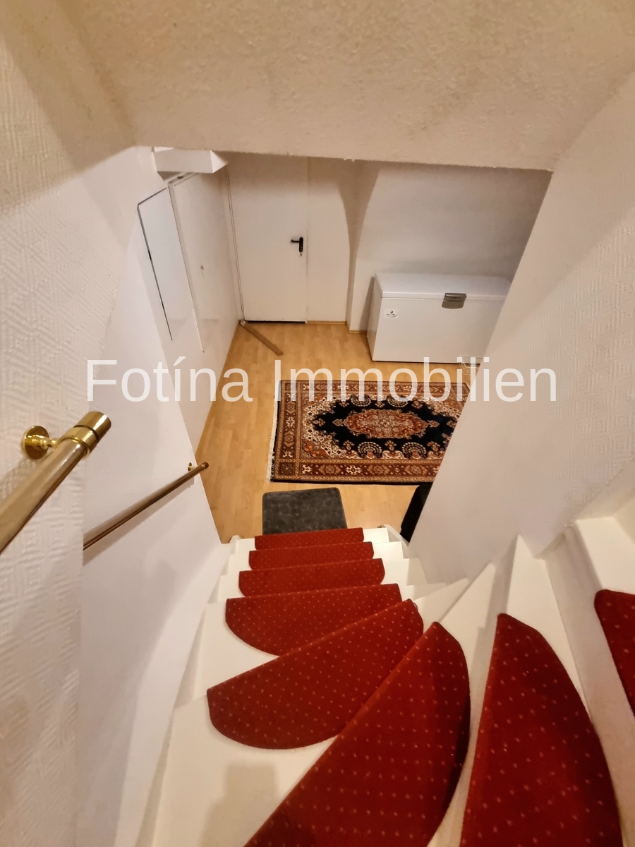Treppe zum Wellnessbereich UG Mehrfamilienhaus M�nchengladbach