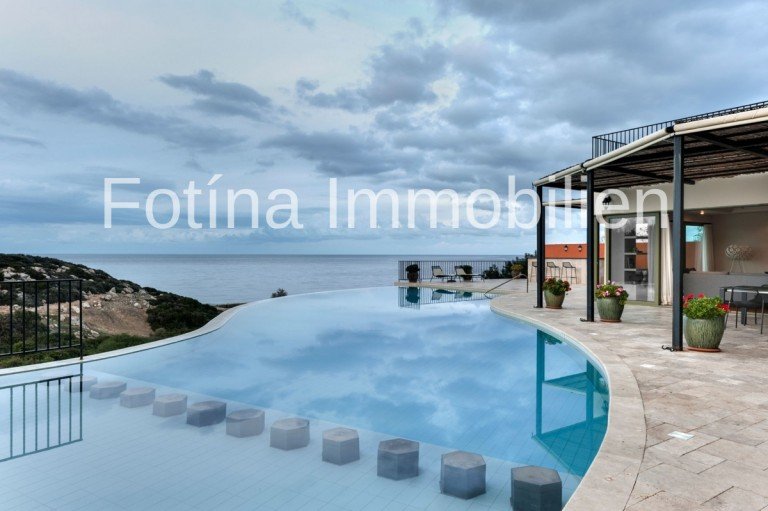 1 Esentepe, Kyrenia - Kyrenia Villa Unikat! Exklusive Luxus-Villa 7+1! Premium-Meerfrontlage-Lagunenpool & direkter Meerzugang mit Steg!