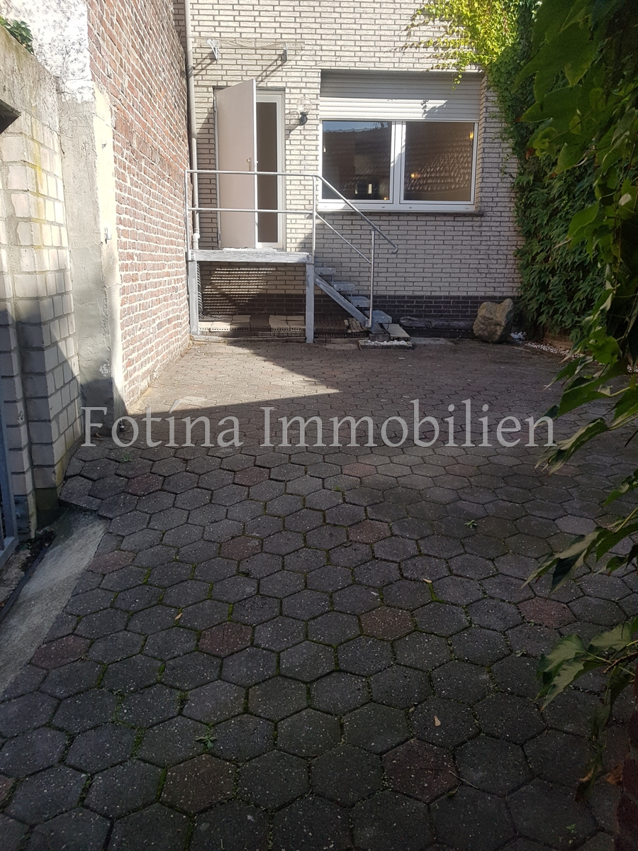 Innenhof und Treppe Mehrfamilienhaus M�nchengladbach