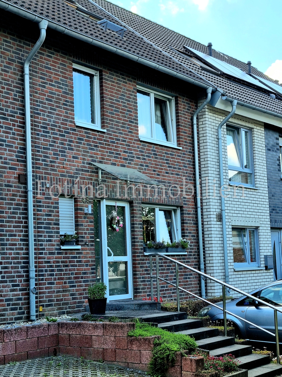 Hausansicht von vorne Reihenmittelhaus M�nchengladbach