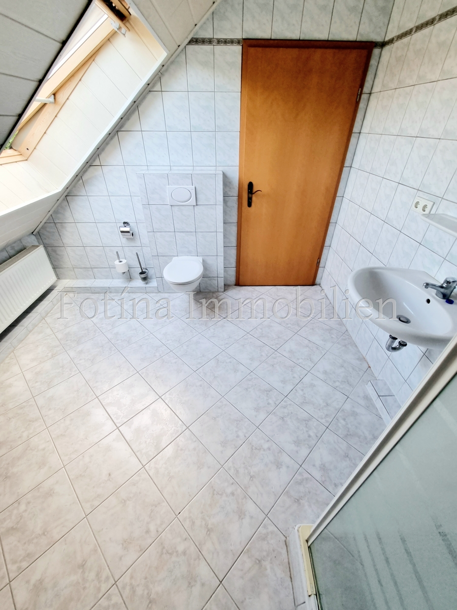 Badezimmer DG Reihenmittelhaus M�nchengladbach