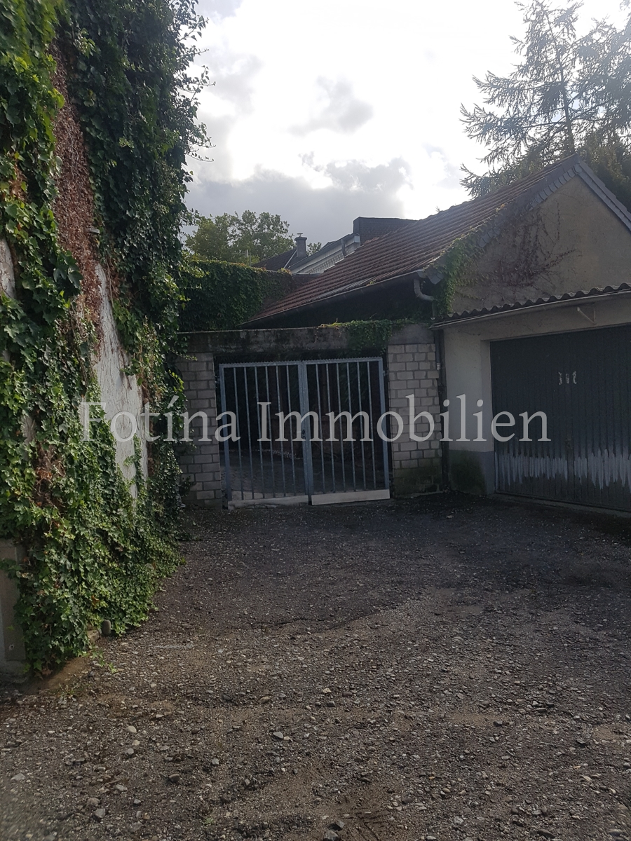 Weg zum Hof von Au�en Mehrfamilienhaus M�nchengladbach