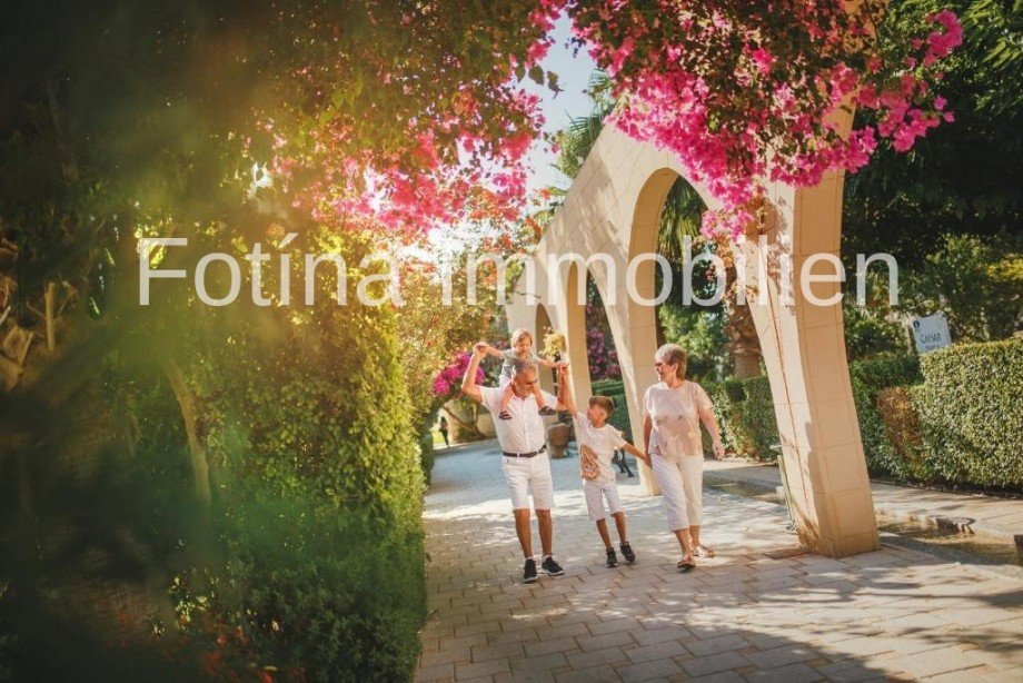 12 Etagenwohnung Long Beach Iskele