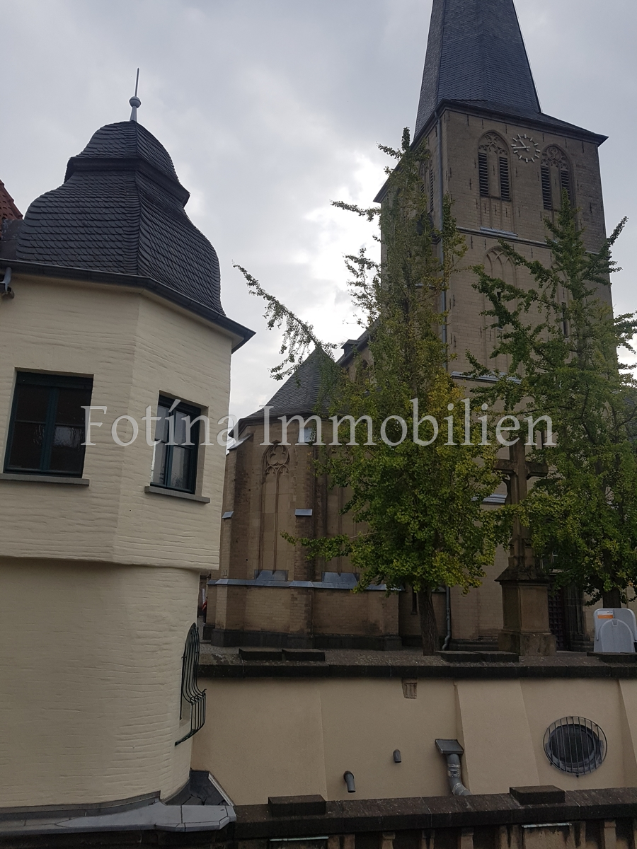 Blich von Fenster Mehrfamilienhaus M�nchengladbach