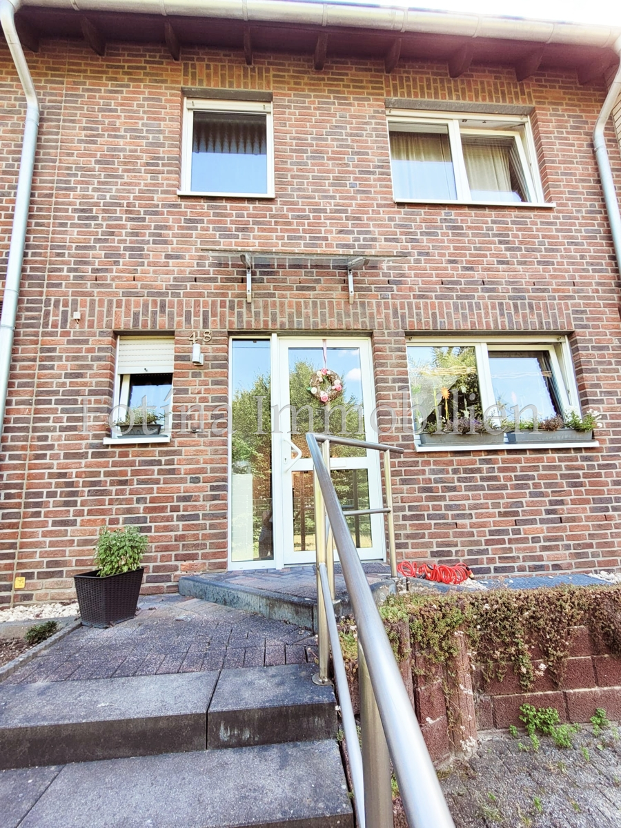 Hausansicht von vorne Reihenmittelhaus M�nchengladbach