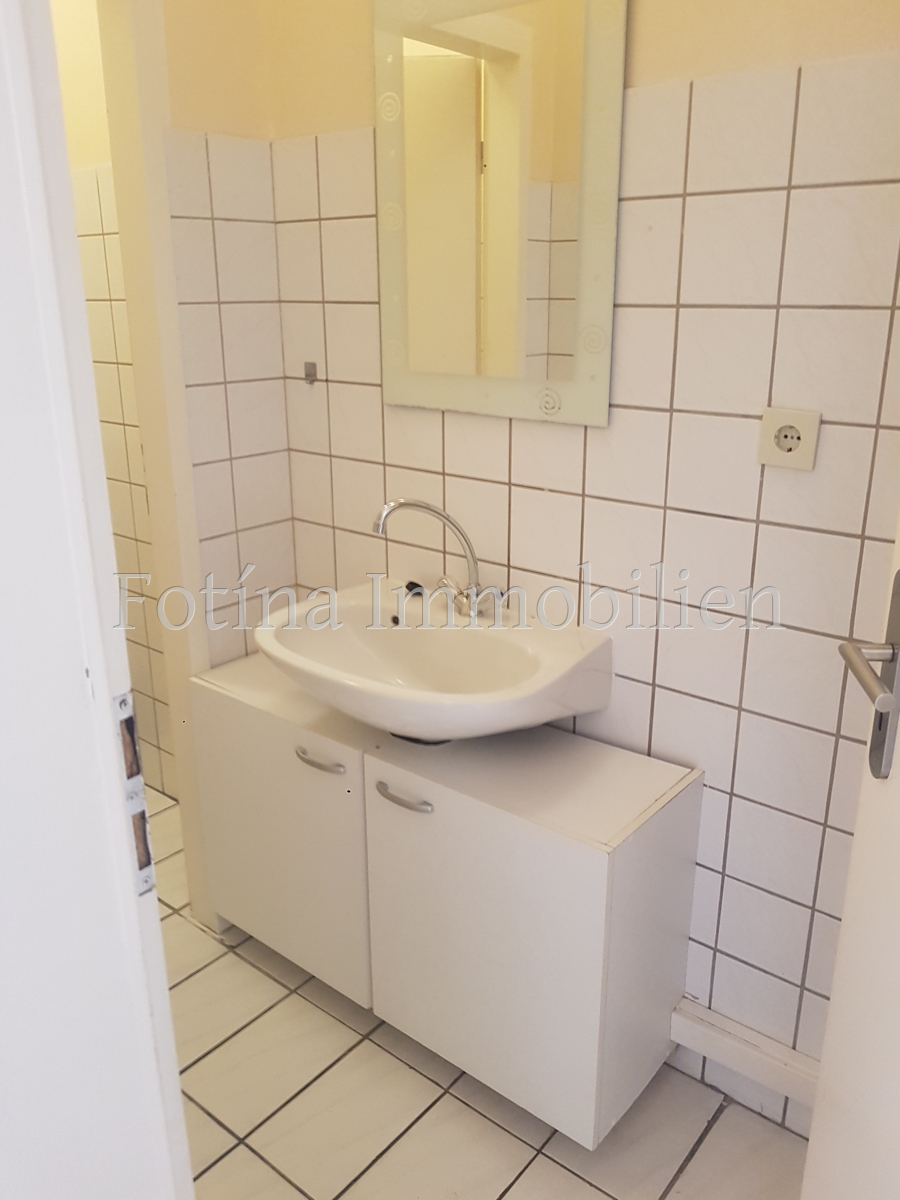 EG.g�ste WC. Mehrfamilienhaus M�nchengladbach