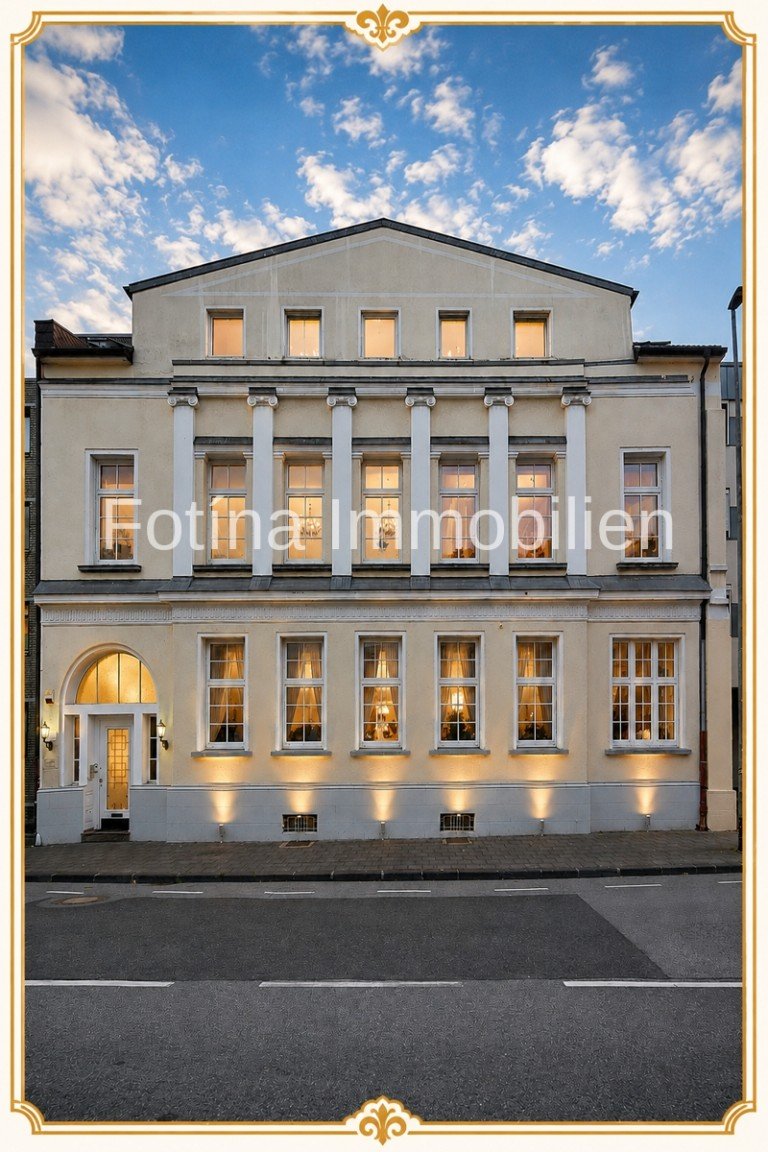 Vorderansicht des Hauses M�nchengladbach Mehrfamilienhaus BESONDERES ANWESEN: Luxusvilla mit repr�sentativer Kanzlei, Parkgarten, 10 Stellpl�tzen & Toprendite| Exklusive Luxusimmobilie in M�nchengladbach | Ideal f�r Notariate oder Kanzleien | Renditeimmobilie