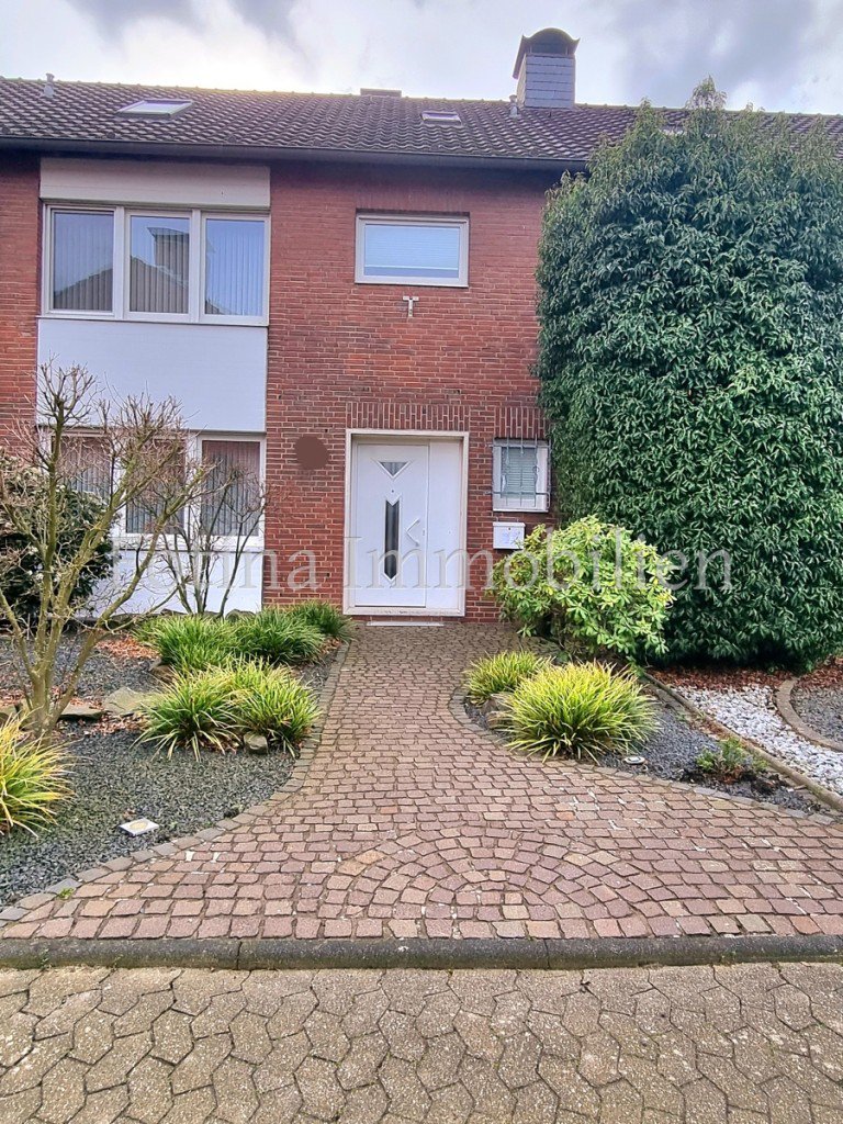 Haus von vorne M�nchengladbach Reihenhaus Gem�tliches gro�es Familienhaus in freundliche Lage mit Garage !