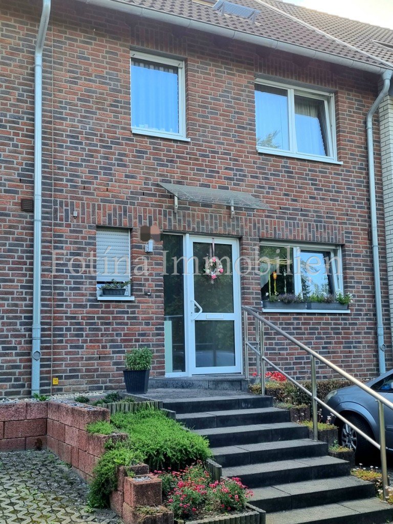 Hausansicht von vorne M�nchengladbach Reihenmittelhaus BJ.2002! Attraktives, effizientes Einfamilienreihenhaus in familienfreundlicher Lage !