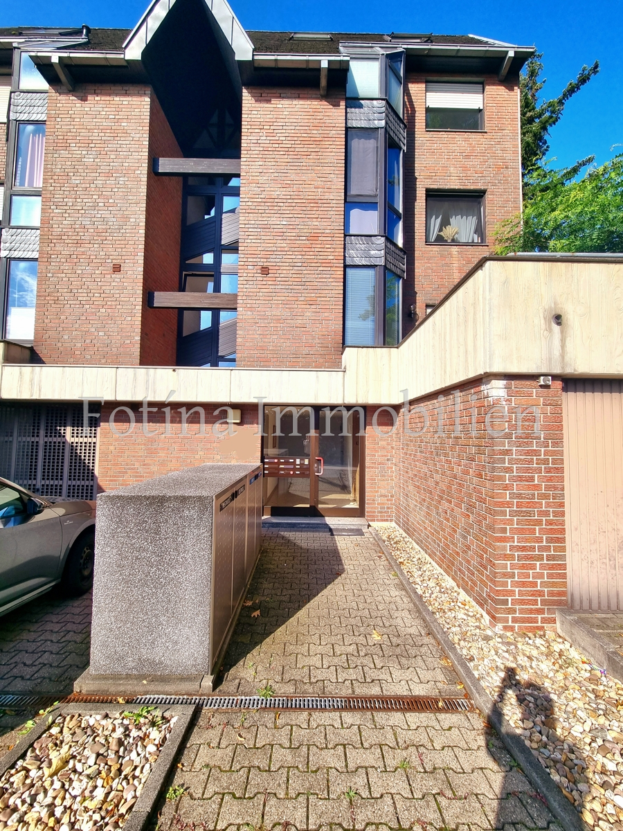 Hausansicht Maisonettewohnung M�nchengladbach / Schrievers