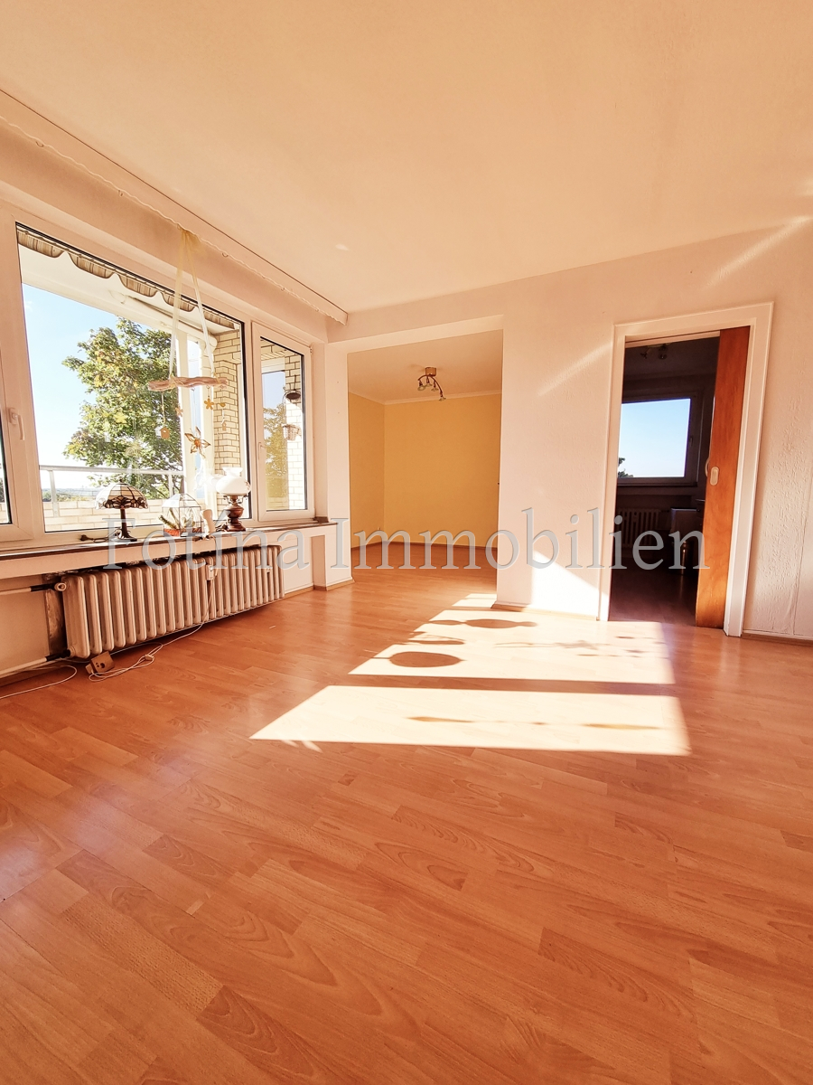 Blick vom Wohnzimmer auf das Esszimmer und die K�che Etagenwohnung M�nchengladbach