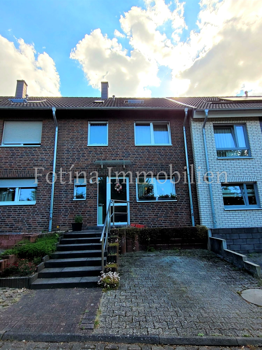 Hausansicht von vorne Reihenmittelhaus M�nchengladbach