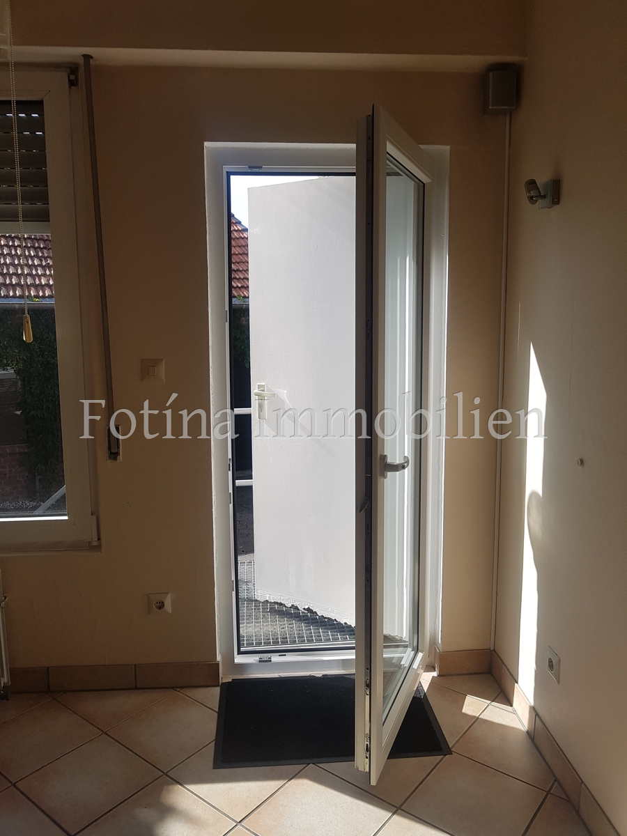 EG.hintere Eingangst�r Mehrfamilienhaus M�nchengladbach