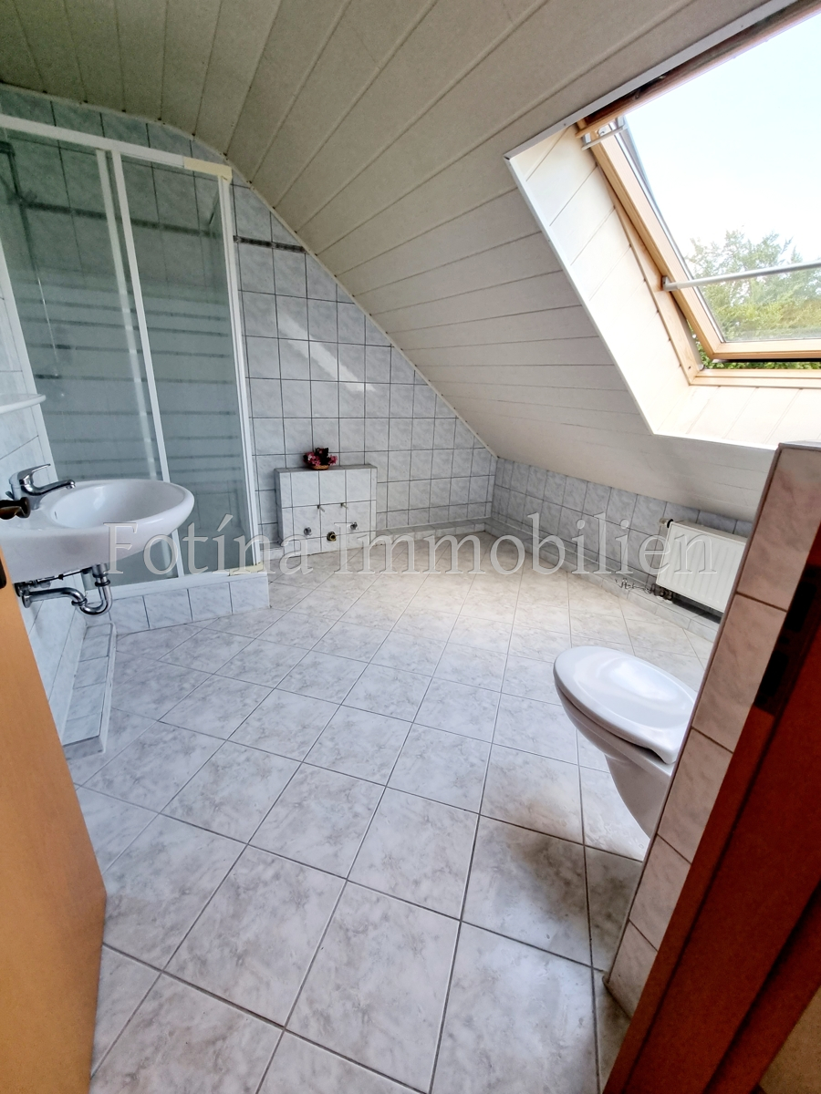Badezimmer DG Reihenmittelhaus M�nchengladbach
