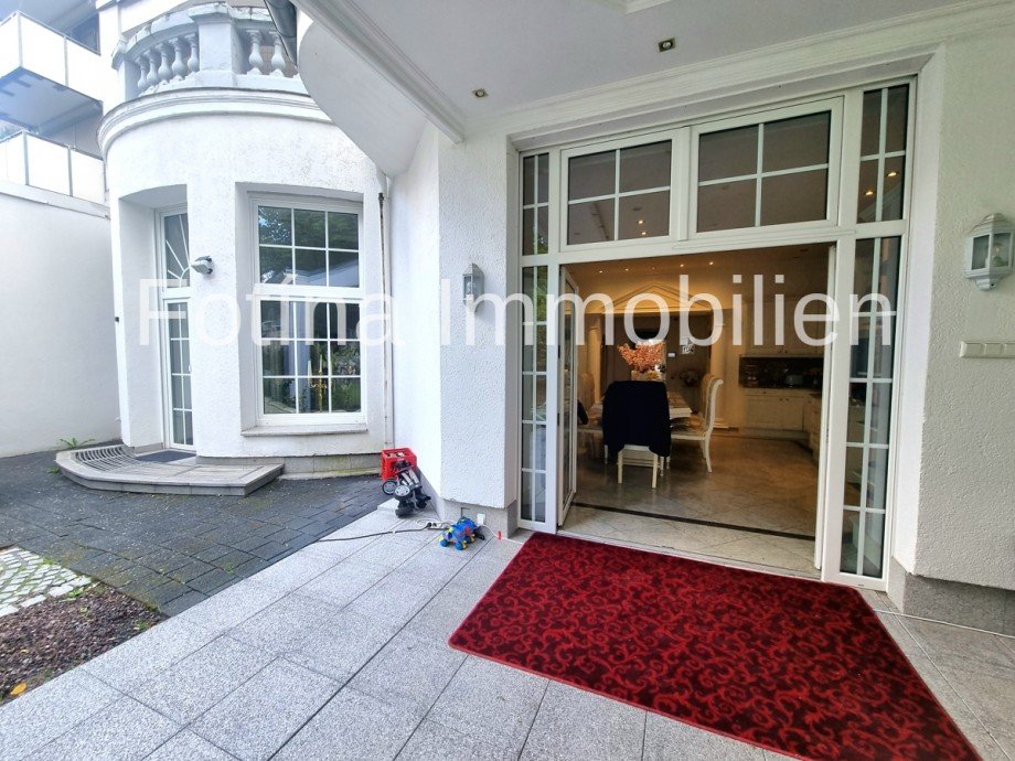 Hauszugang vom Garten Mehrfamilienhaus M�nchengladbach