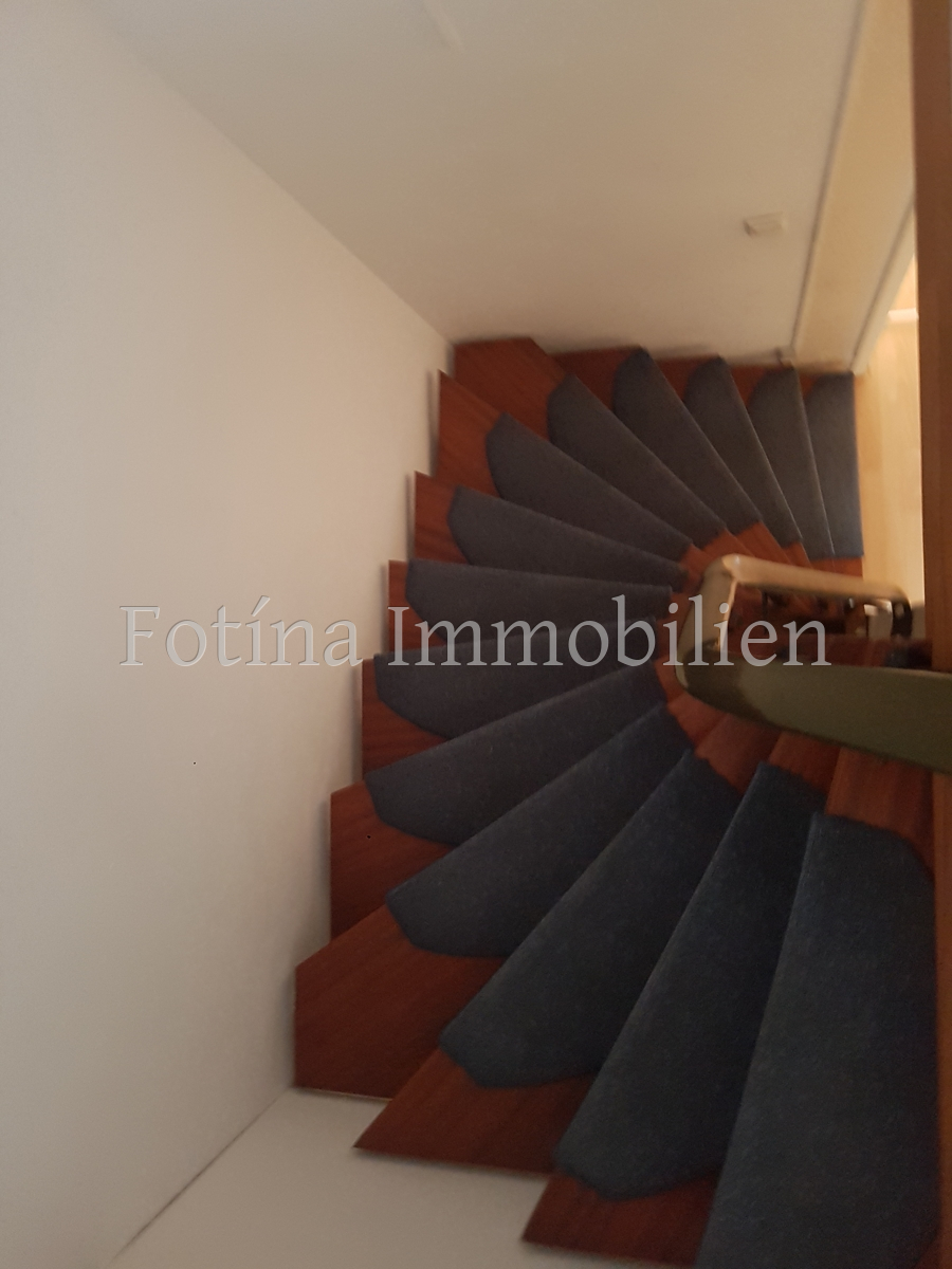 Innentreppe Mehrfamilienhaus M�nchengladbach