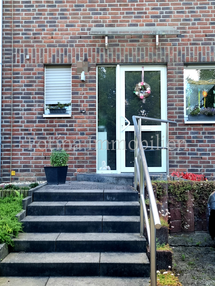 Hausansicht von vorne Reihenmittelhaus M�nchengladbach