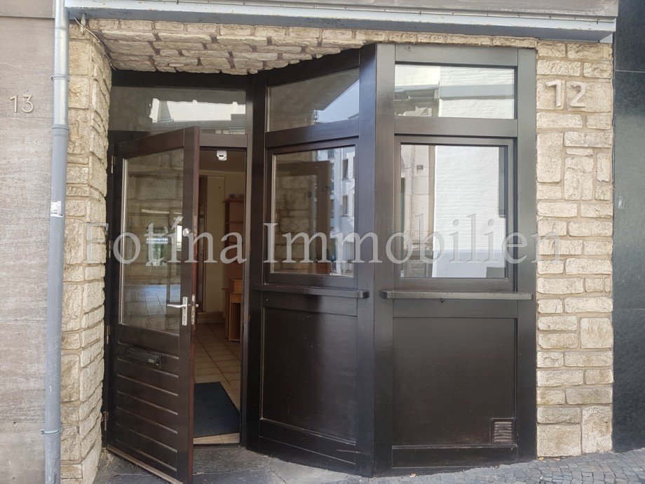 Eingangst�r mit Schaufenster Mehrfamilienhaus M�nchengladbach