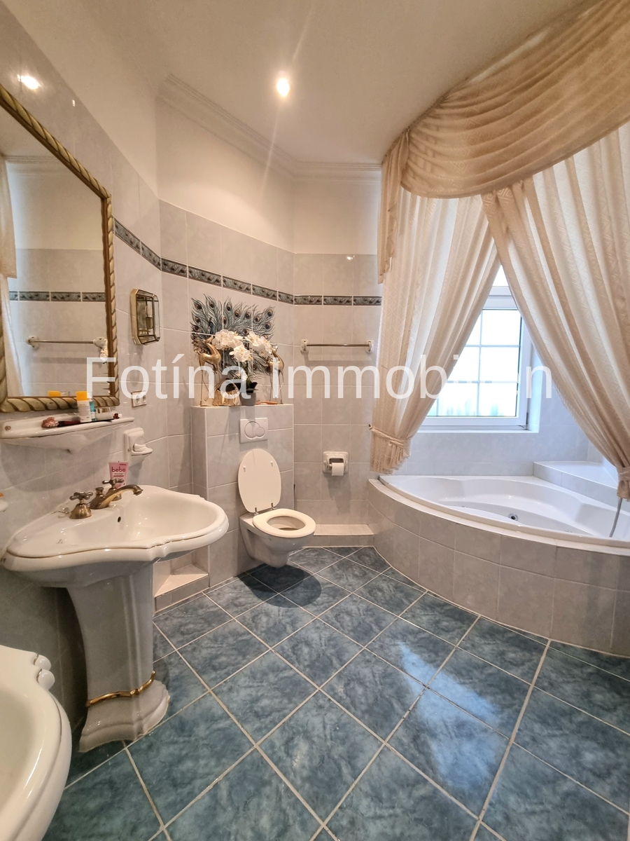 Badezimmer EG-Residenz Mehrfamilienhaus M�nchengladbach