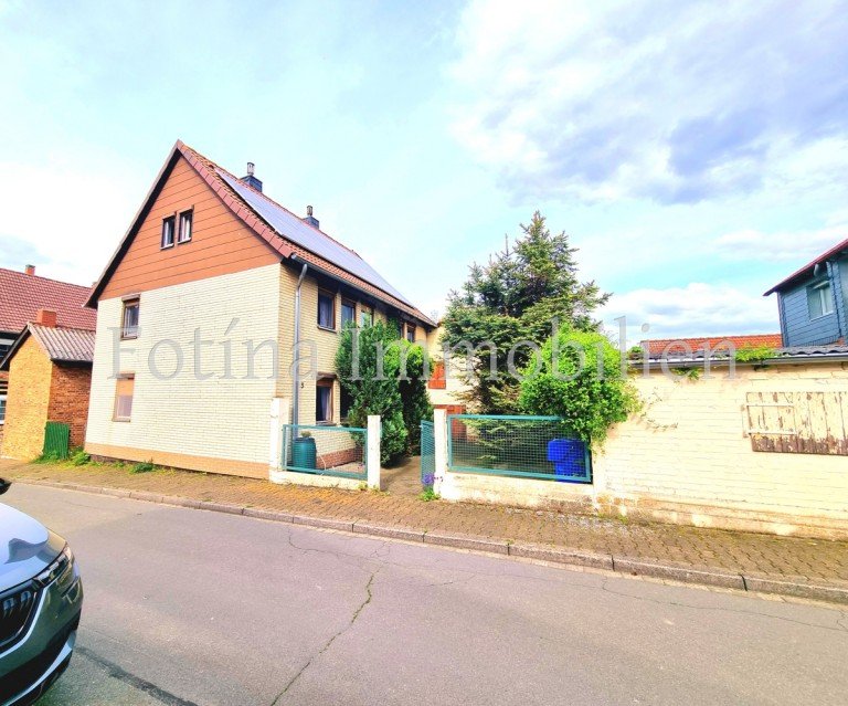 Hausvorderseite Vienenburg Zweifamilienhaus Vollm�bliertes & mit Baumaterialien Zweifamilienhaus im Erholungsgebiet neben einem Reitclub