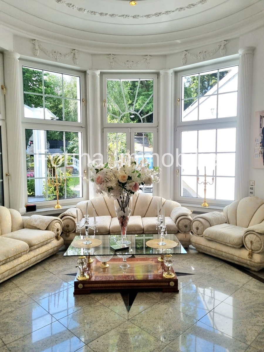 Eleganter Erker Mehrfamilienhaus M�nchengladbach