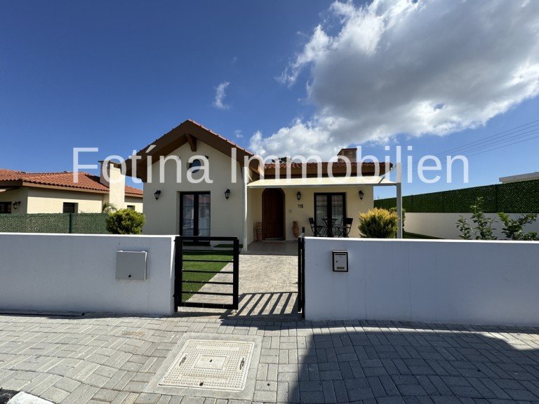  Halbinsel Karpaz - Famagusta Villa Letzte m�blierte Bungalow-Villa in europ�ischer Community - nahe Goldstrand, Yachthafen & Naturpark!