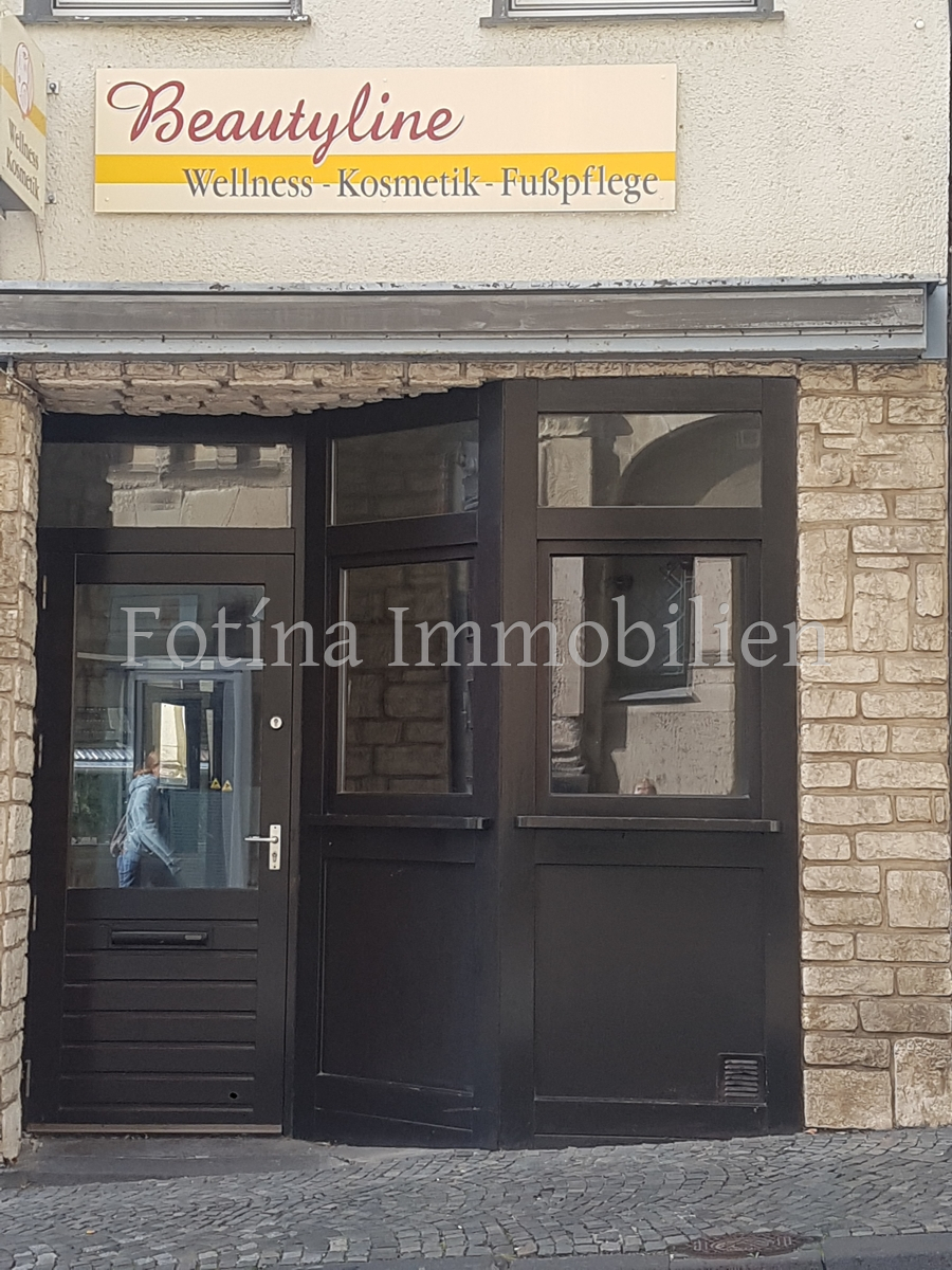 Eingangst�r mit Schaufenster Mehrfamilienhaus M�nchengladbach