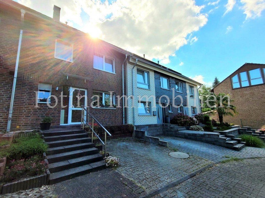 Hausansicht von vorne Reihenmittelhaus M�nchengladbach