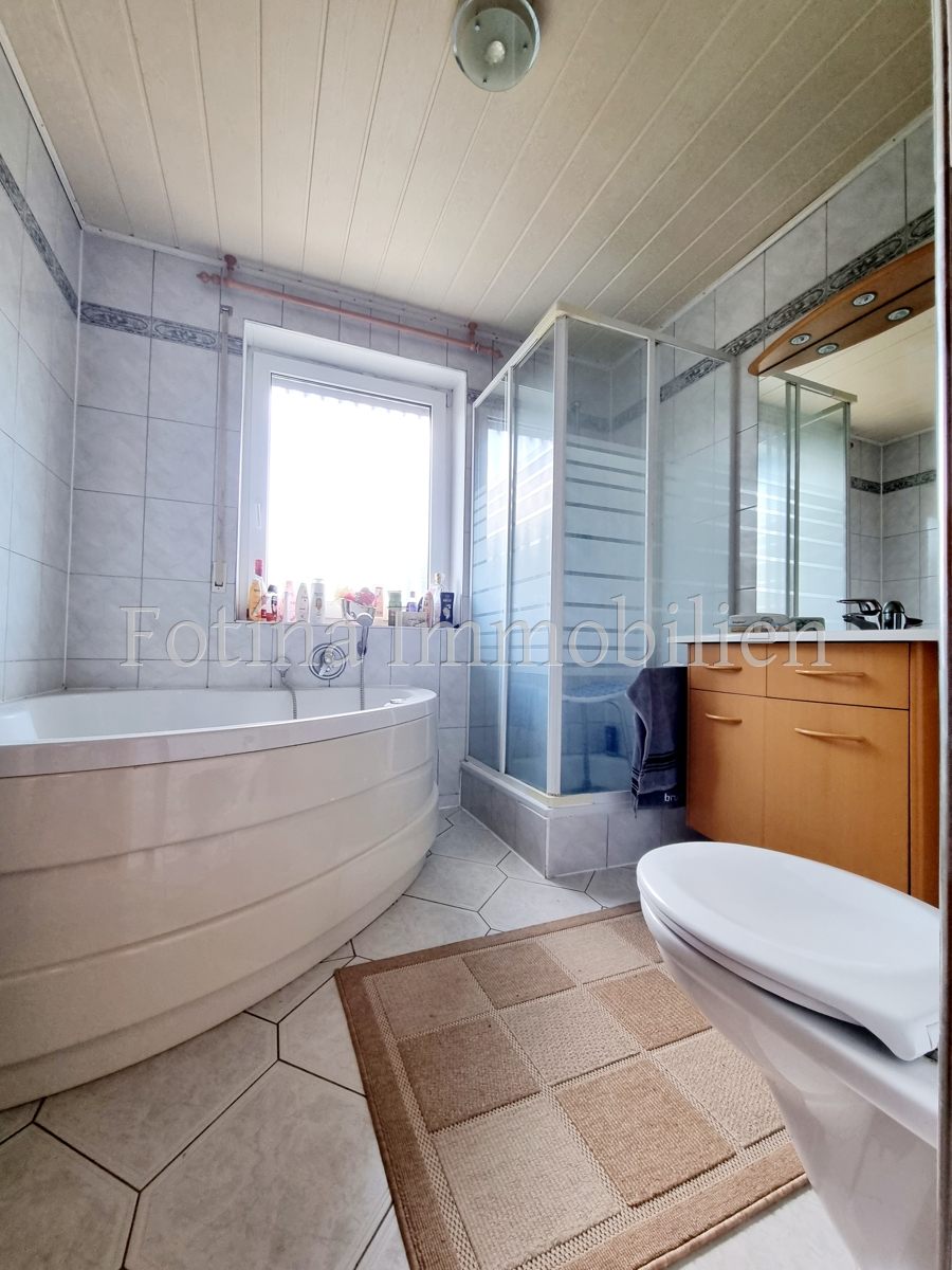 Badezimmer OG Reihenmittelhaus M�nchengladbach