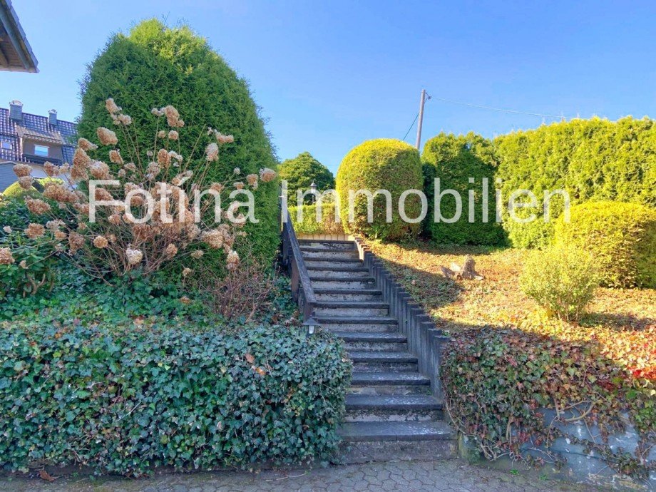 8 Zweifamilienhaus Wipperf�rth