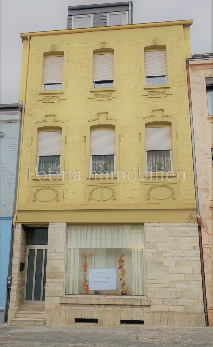 Hausansicht vorne M�nchengladbach / Waldhausen Mehrfamilienhaus 4 Parteien Haus mit Lokal, Innenhof und XL- Garage!